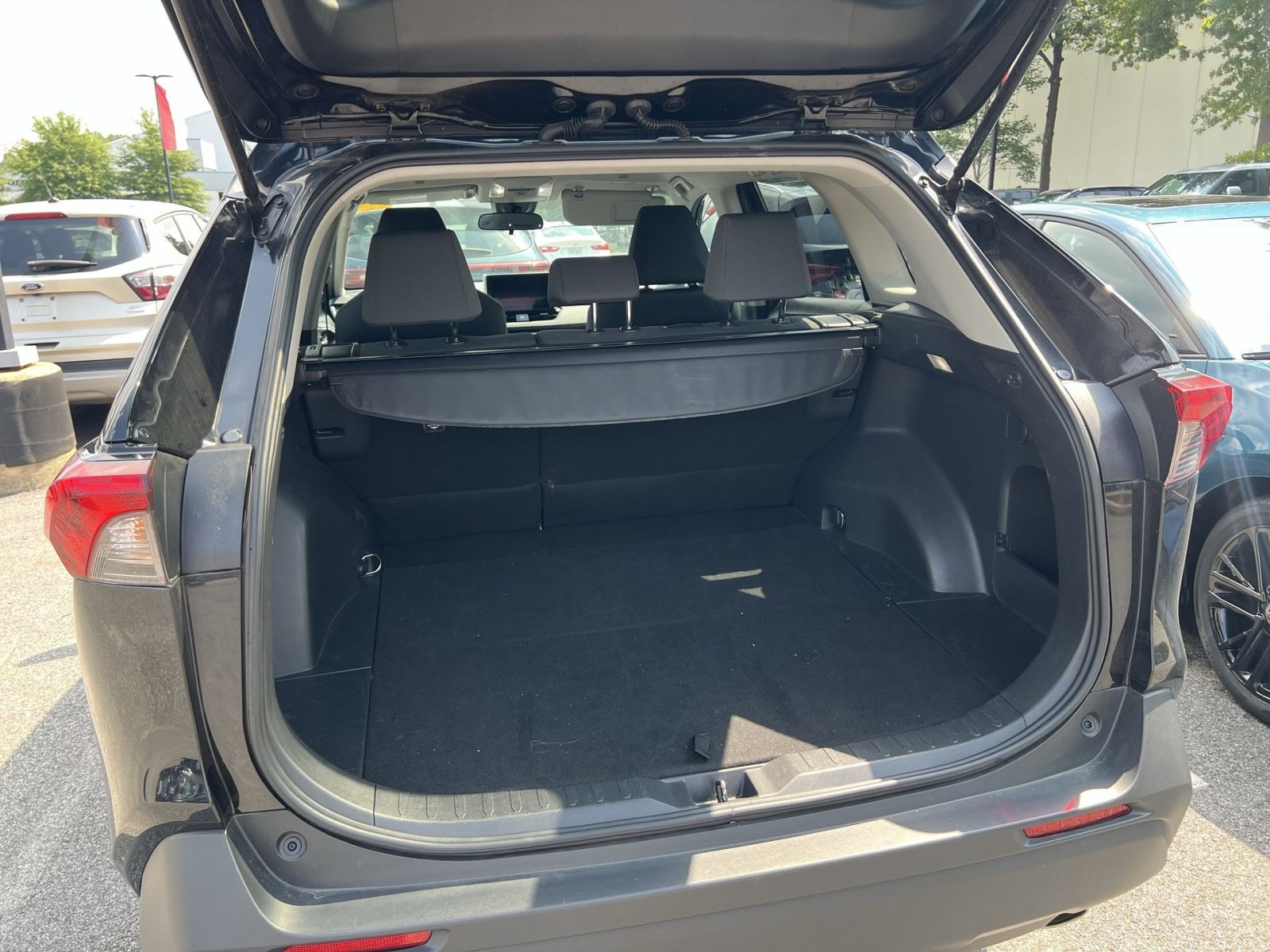 Used 2025 Toyota RAV4 XLE AWD/4WD image 22