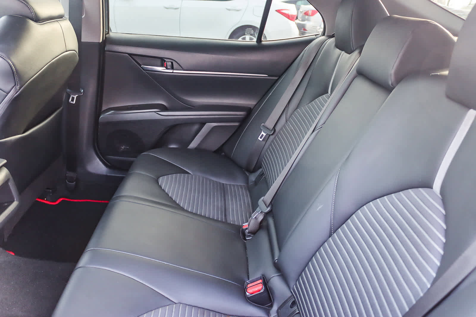 Used 2022 Toyota Camry SE image 17