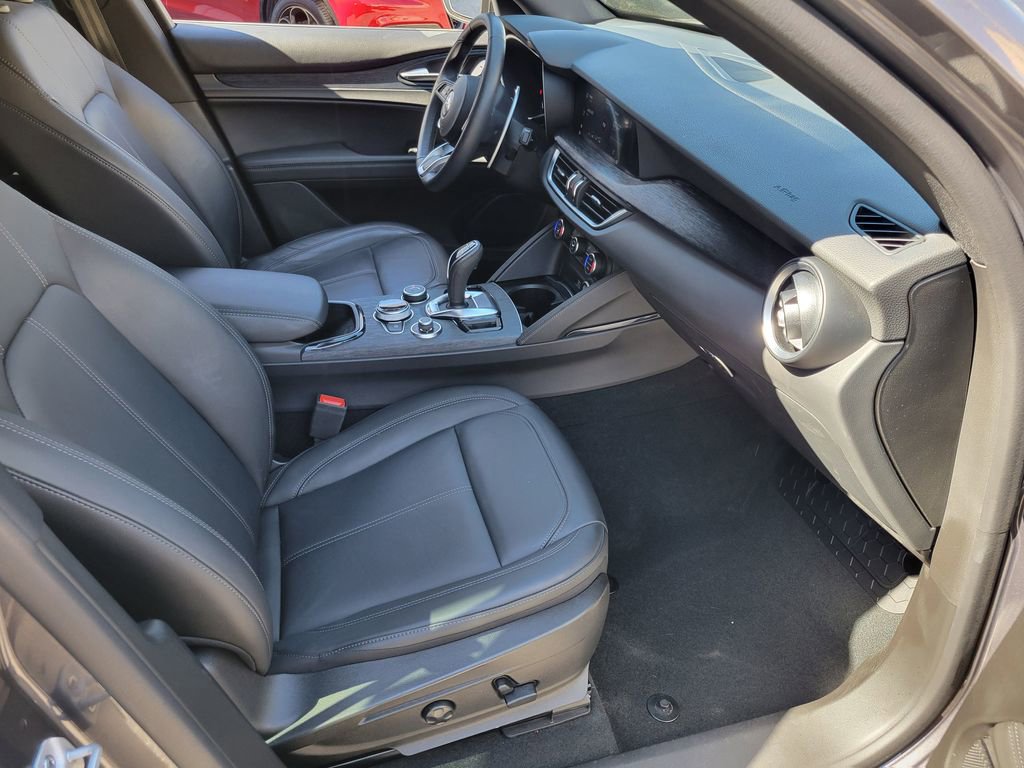 Used 2024 Alfa Romeo Stelvio Sprint RWD image 17