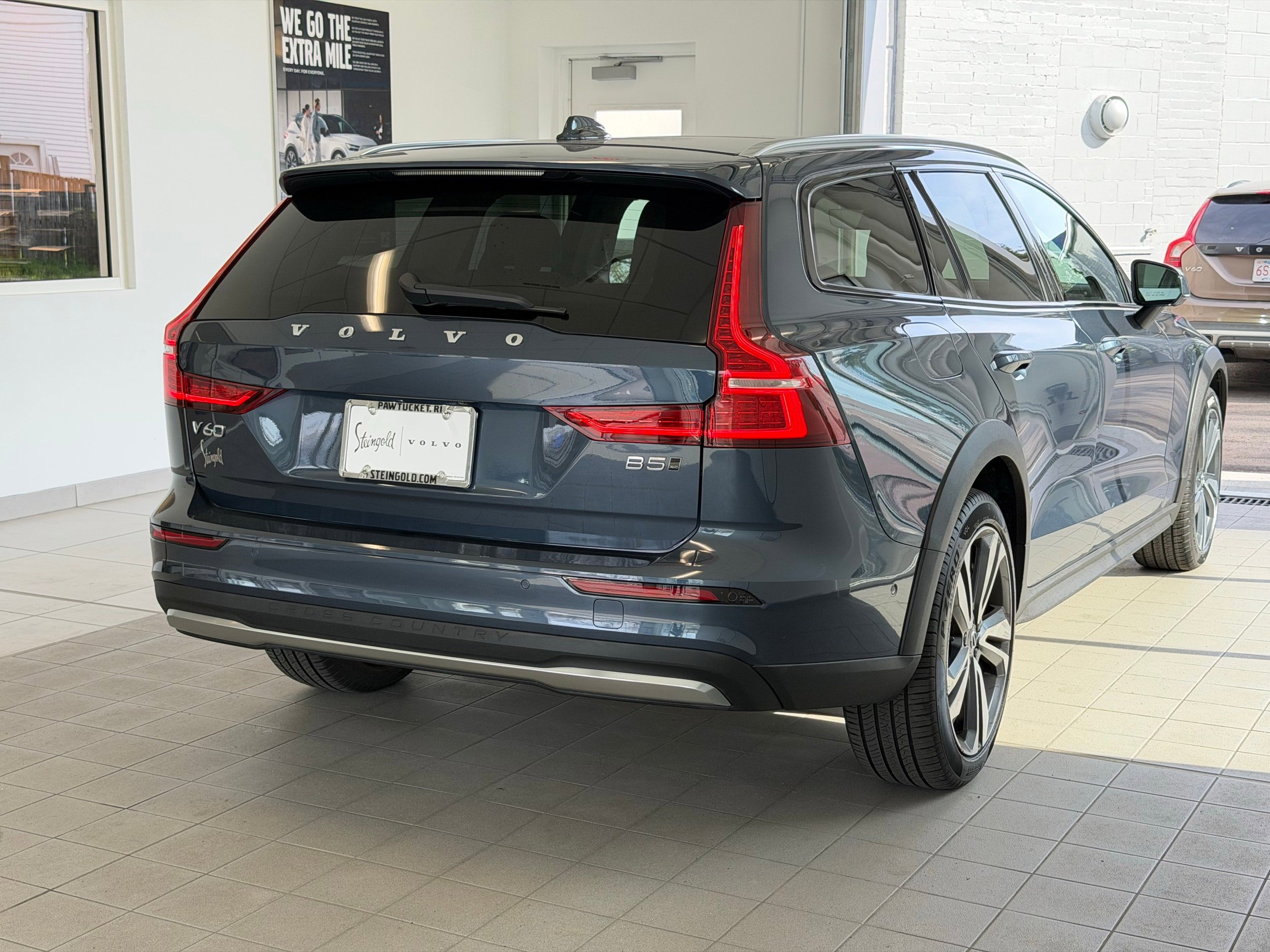 Certified 2025 Volvo V60 B5 Cross Country Plus AWD/4WD image 6