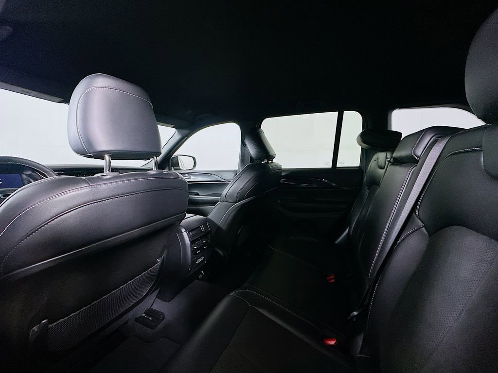 Used 2023 Jeep Grand Cherokee Altitude image 13