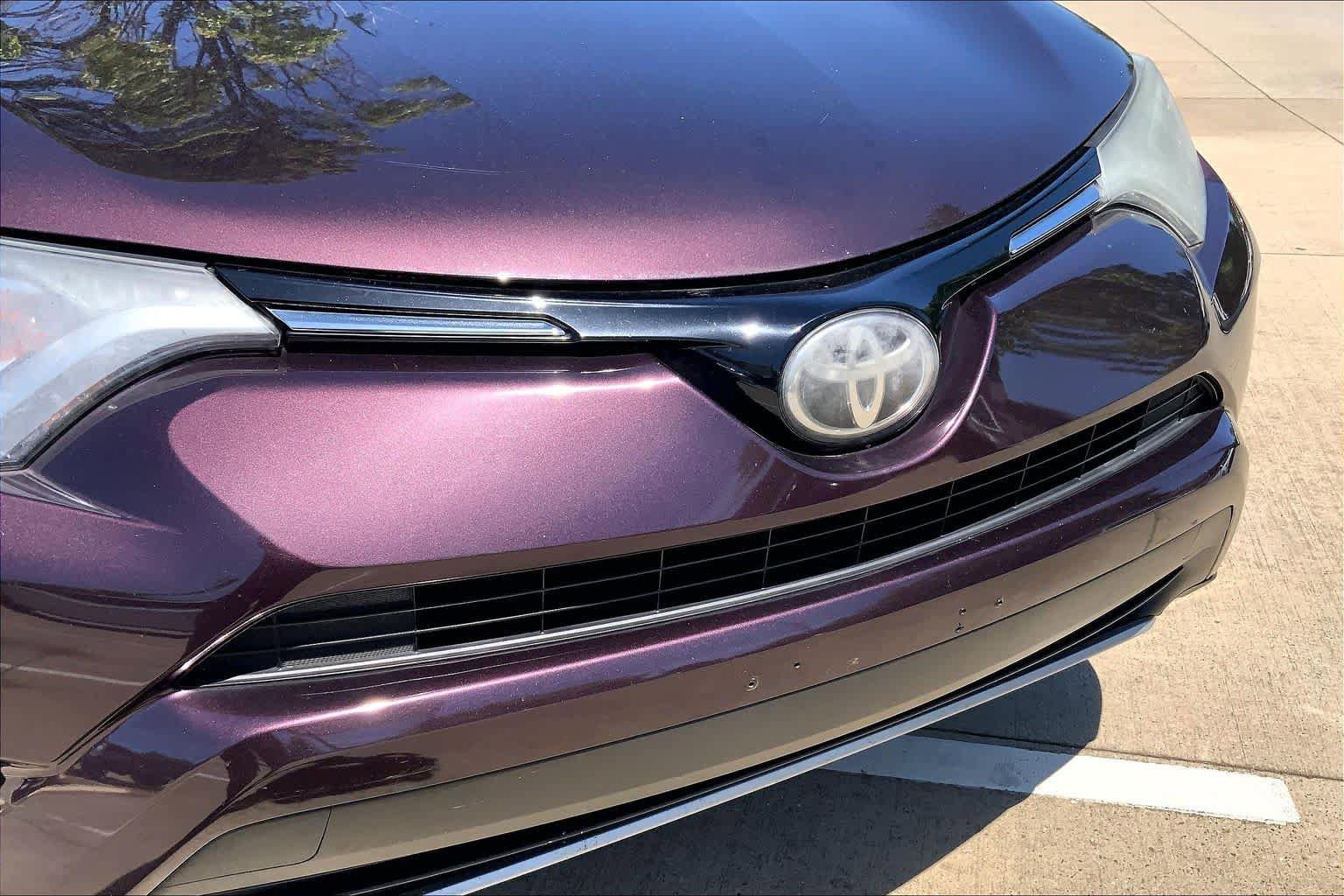 Used 2018 Toyota RAV4 XLE AWD/4WD image 32