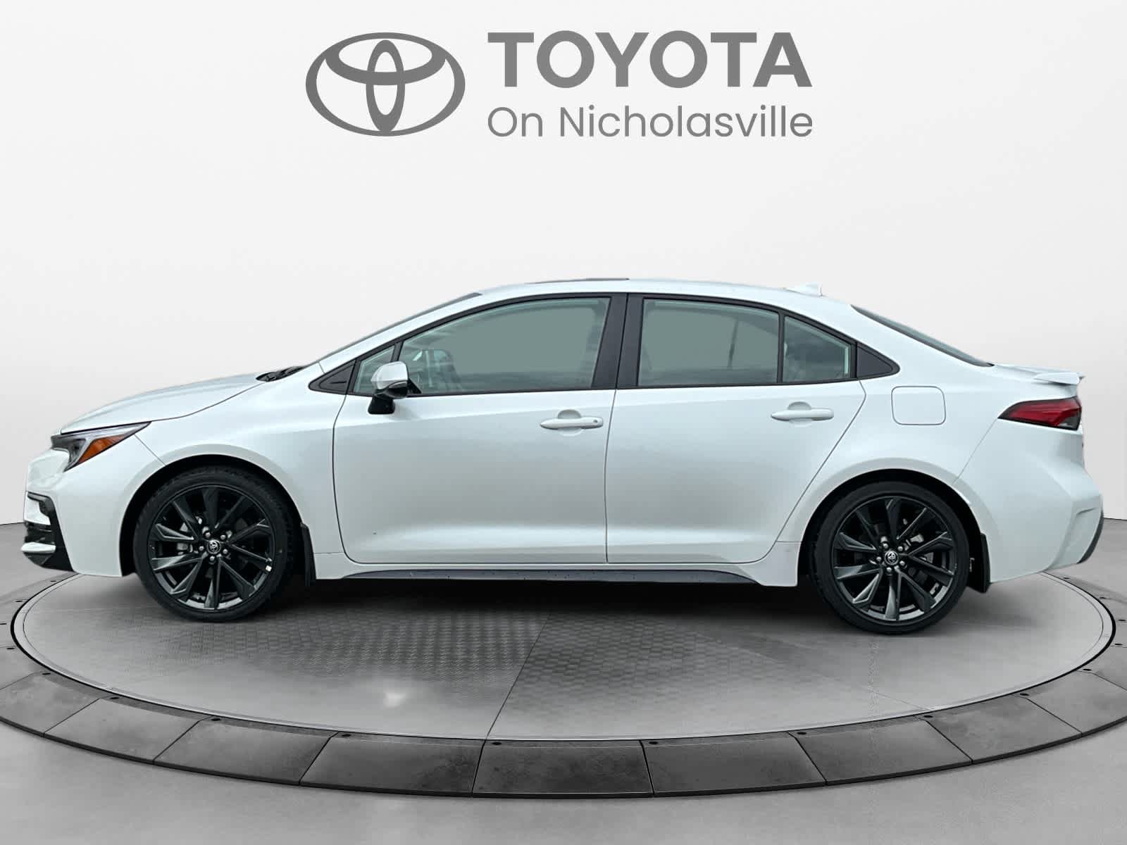 Used 2026 Toyota Corolla XSE FWD image 2