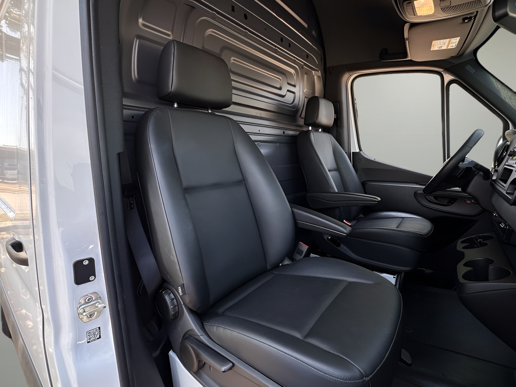 Used 2025 Mercedes-Benz Sprinter 2500 image 23
