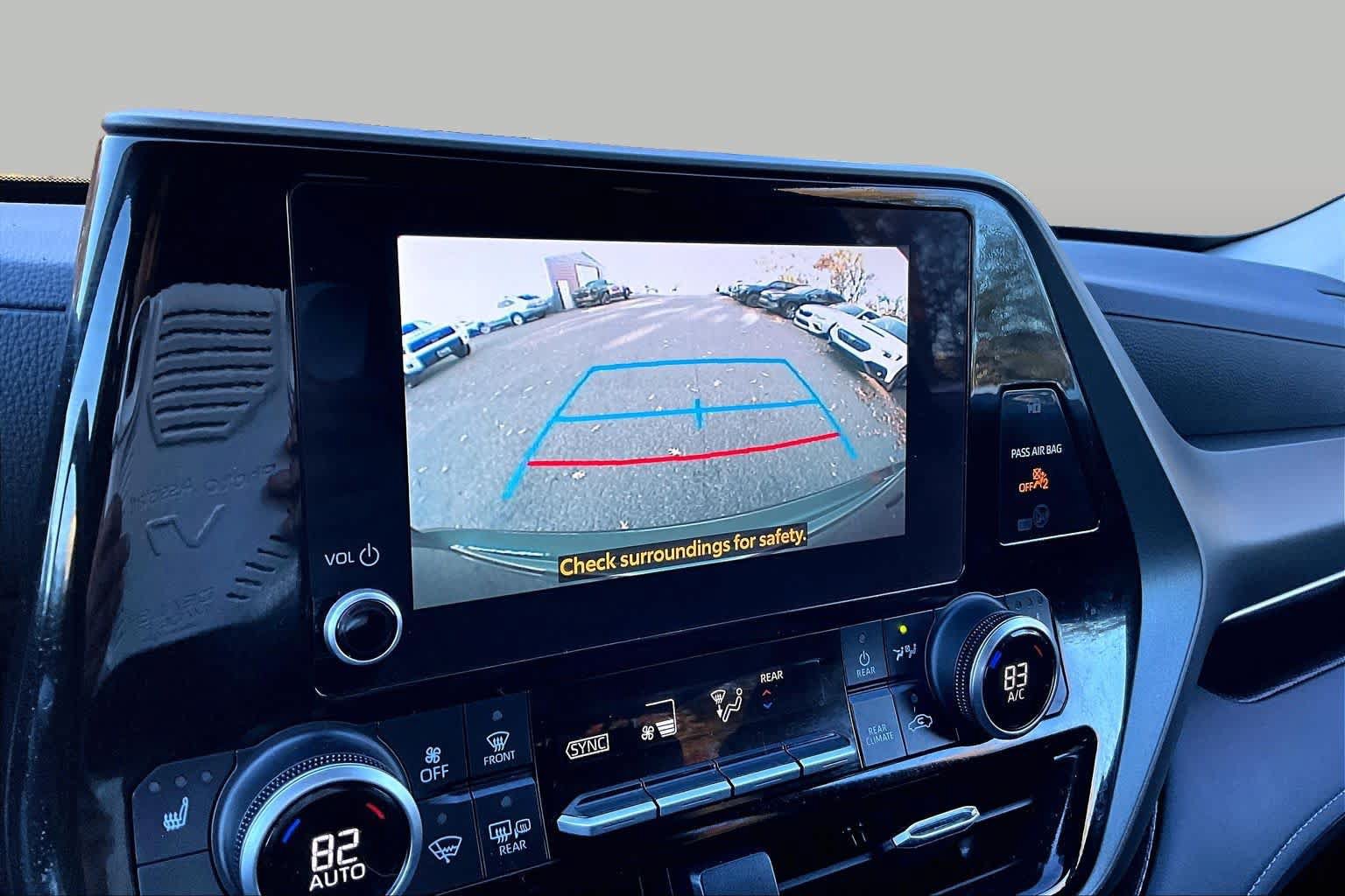Used 2023 Toyota Highlander XLE AWD/4WD image 28
