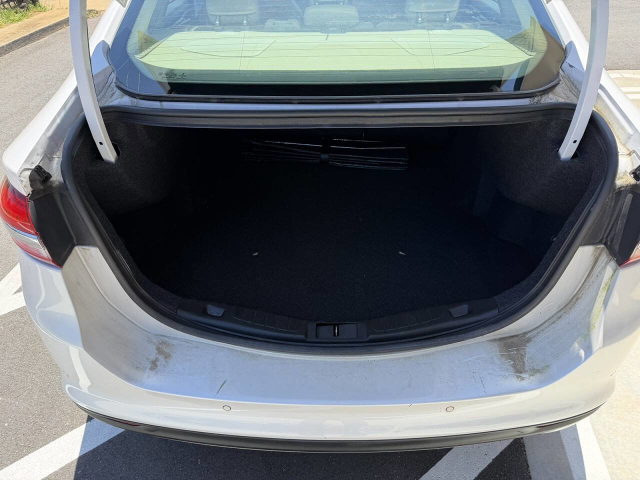 Used 2018 Ford Fusion SE w/ Fusion SE Technology Package FWD image 11