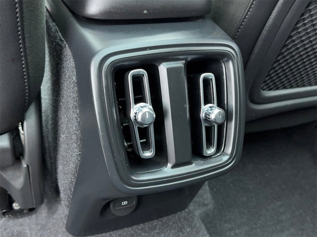 Used 2019 Volvo XC40 T5 R-Design image 41