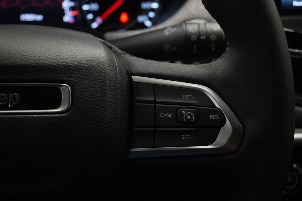 Certified 2024 Jeep Compass Latitude AWD/4WD image 38
