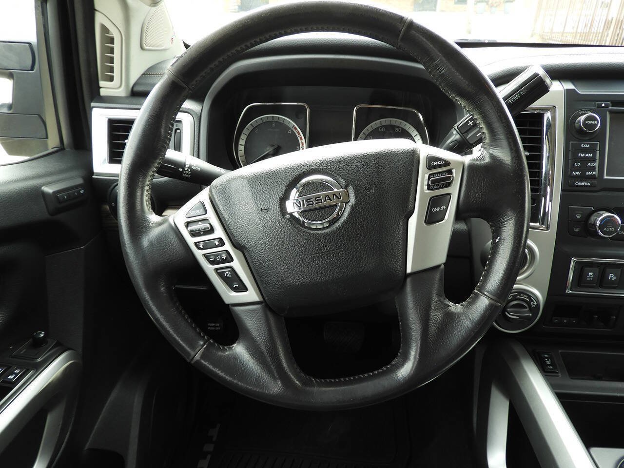 Used 2018 Nissan Titan SL w/ Chrome Package AWD/4WD image 20
