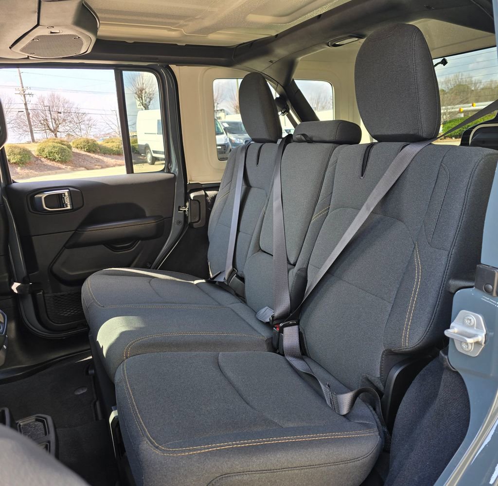 Used 2025 Jeep Wrangler Unlimited Sahara w/ Safety Group image 27