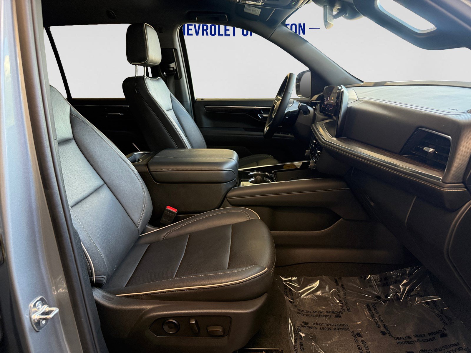 Used 2025 Chevrolet Tahoe Premier AWD/4WD image 13