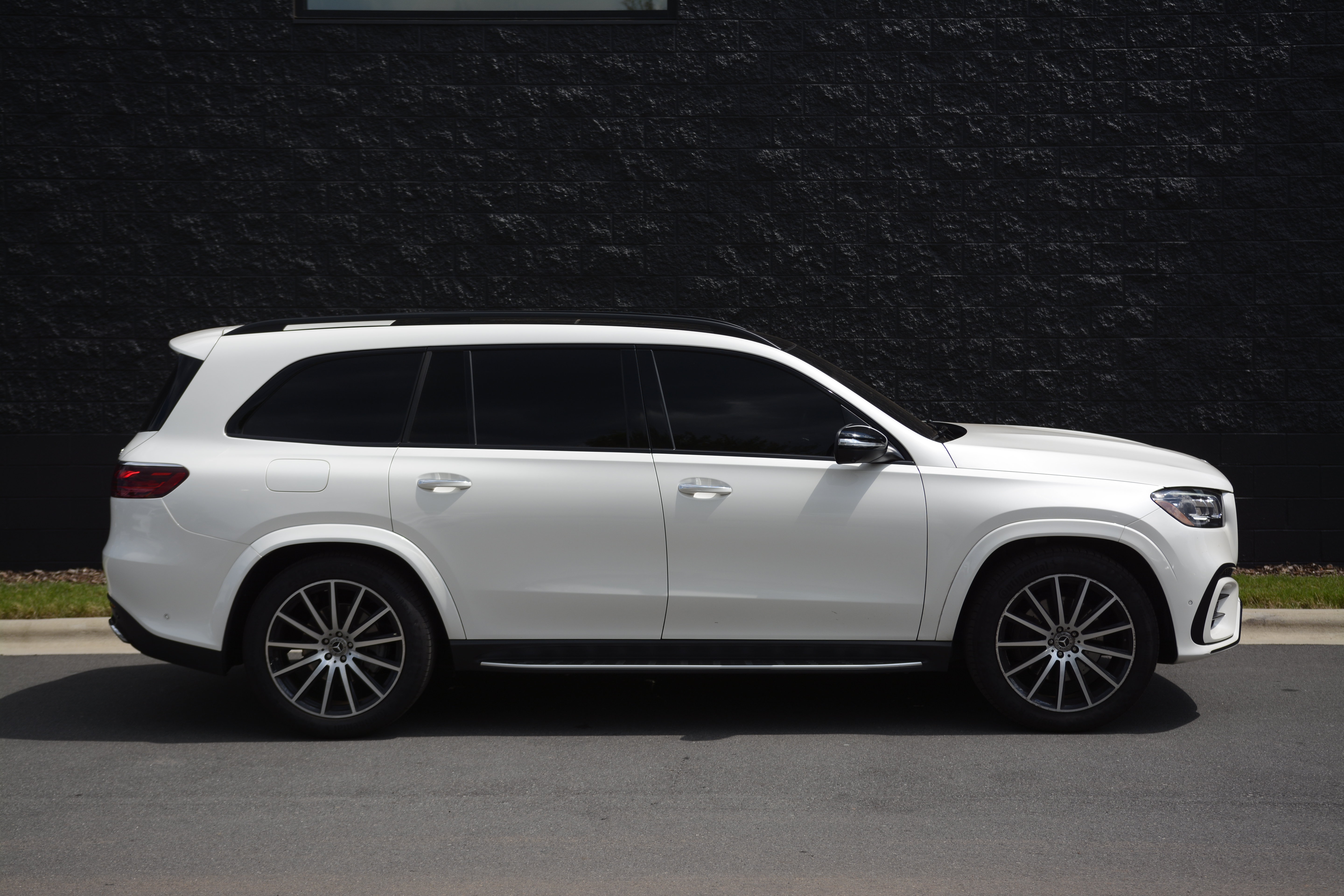 Used 2024 Mercedes-Benz GLS 450 4MATIC image 8