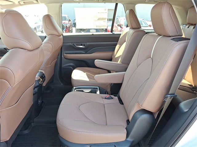 New 2026 Toyota Grand Highlander Platinum image 5