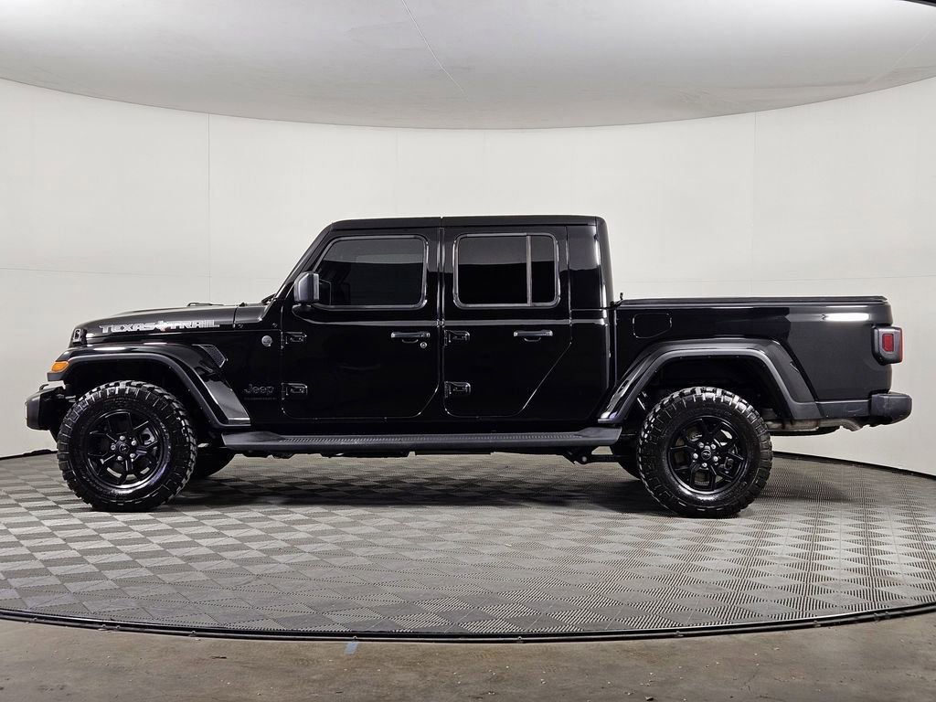 Used 2025 Jeep Gladiator Sport image 3