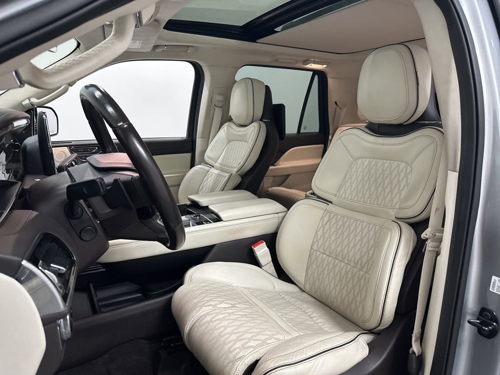 Used 2020 Lincoln Navigator L Black Label w/ Cargo Convenience Package image 27