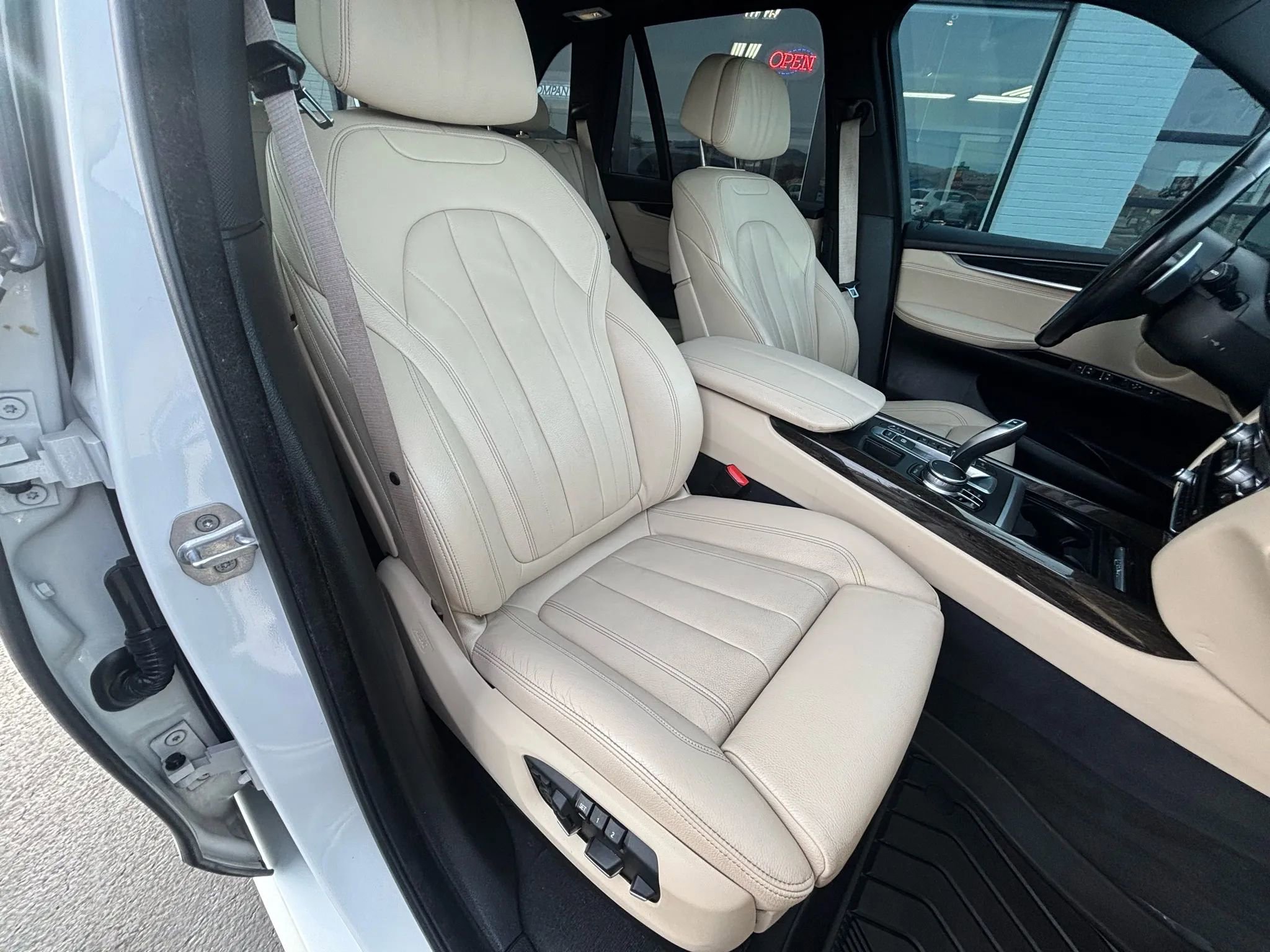 Used 2018 BMW X5 xDrive40e image 10