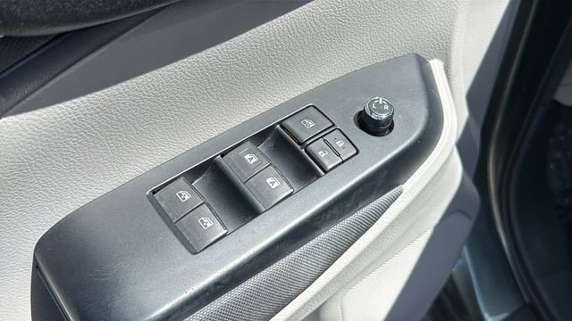 Used 2017 Toyota Highlander LE FWD image 18