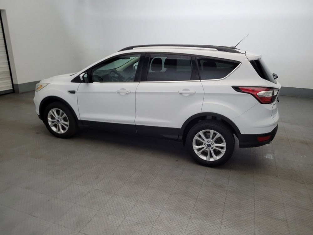 Used 2017 Ford Escape SE w/ Equipment Group 201A image 3