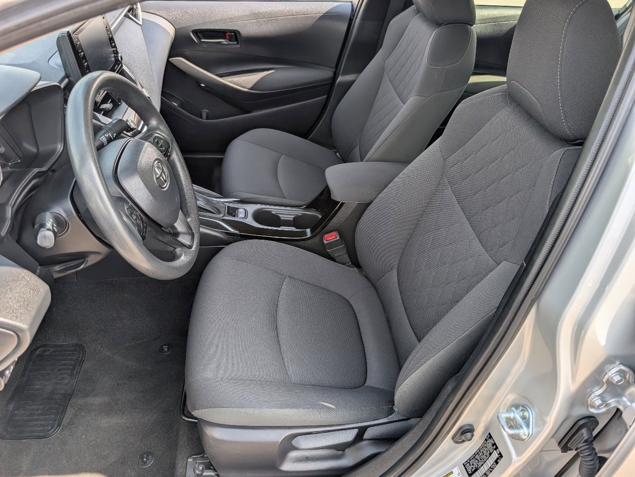Used 2022 Toyota Corolla LE FWD image 2