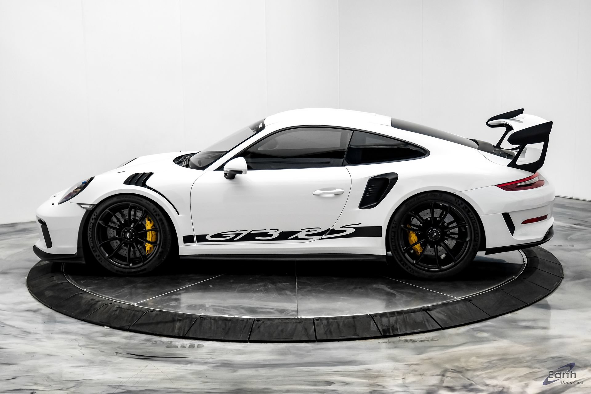 Used 2019 Porsche 911 GT3 RS RWD image 9