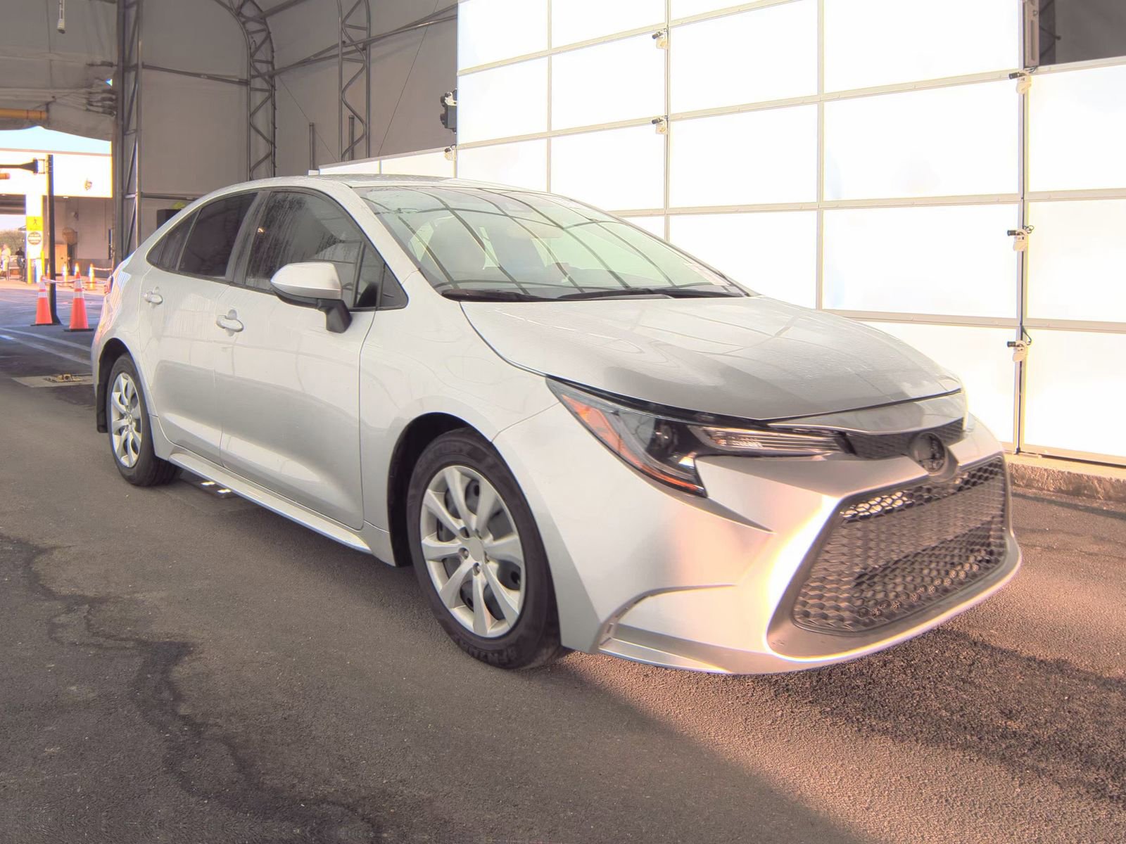 Used 2022 Toyota Corolla LE FWD image 4