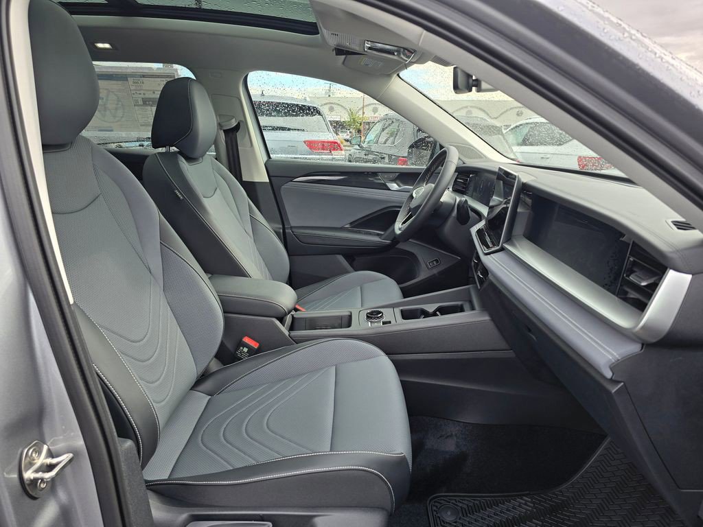 New 2025 Volkswagen Tiguan SE AWD/4WD image 10