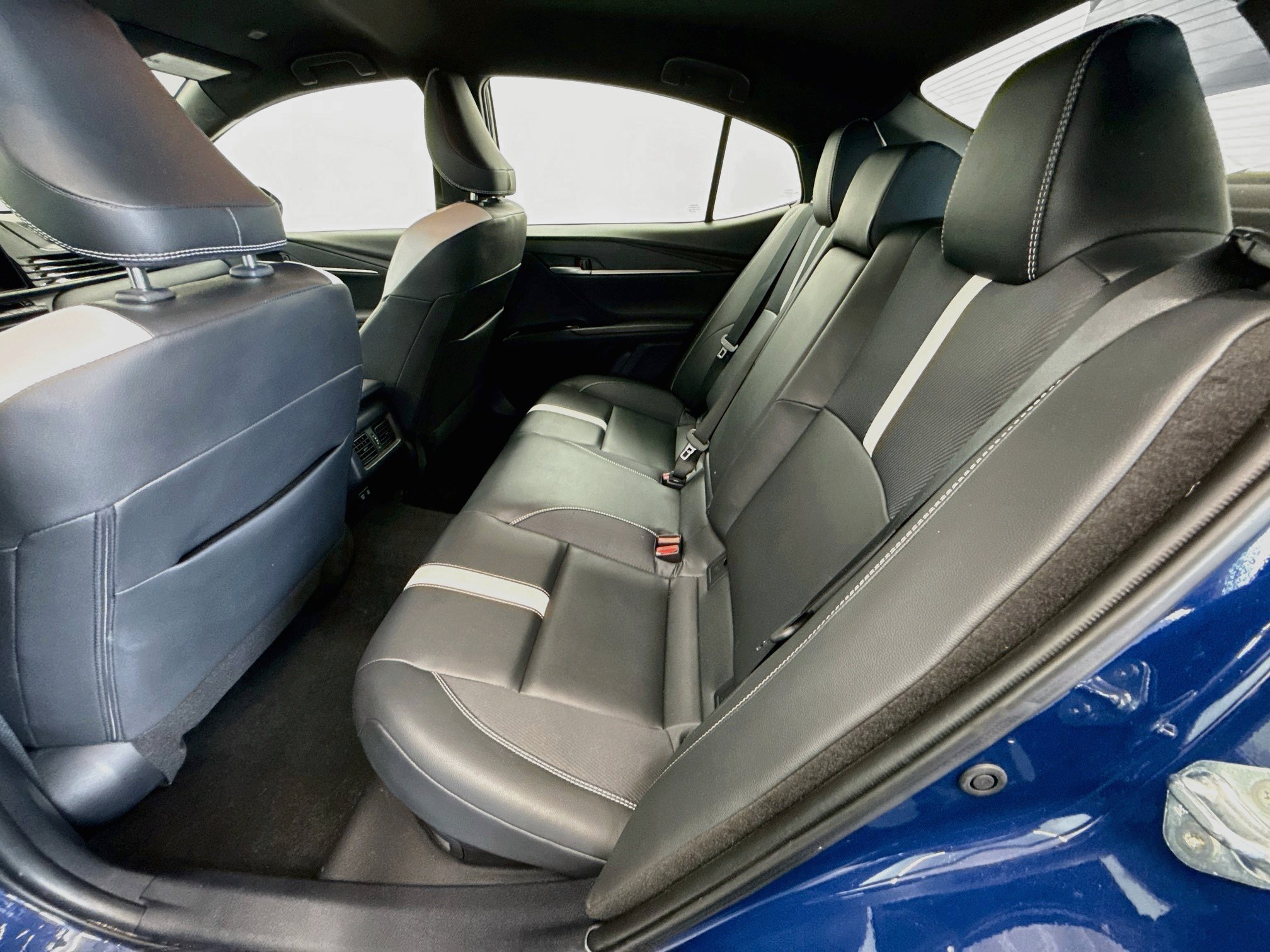 Used 2025 Toyota Camry SE FWD image 29