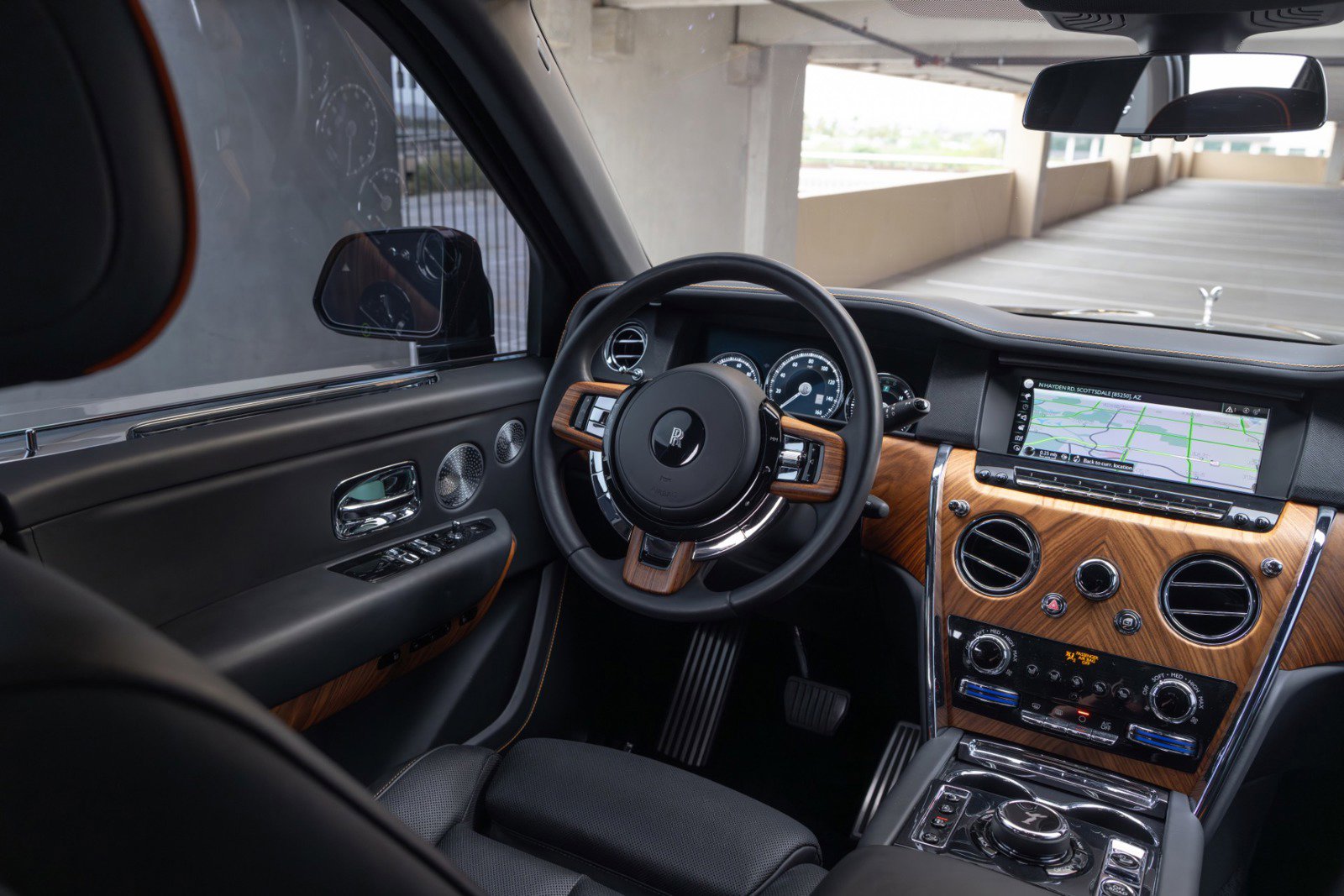 Used 2021 Rolls-Royce Cullinan image 28