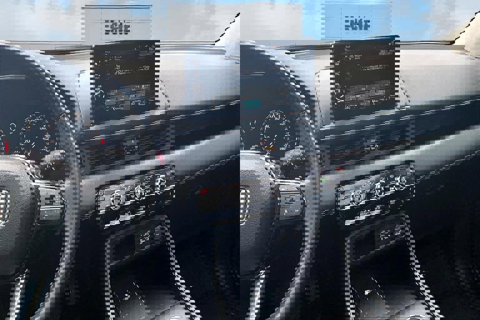 Used 2023 Honda Pilot Touring image 16