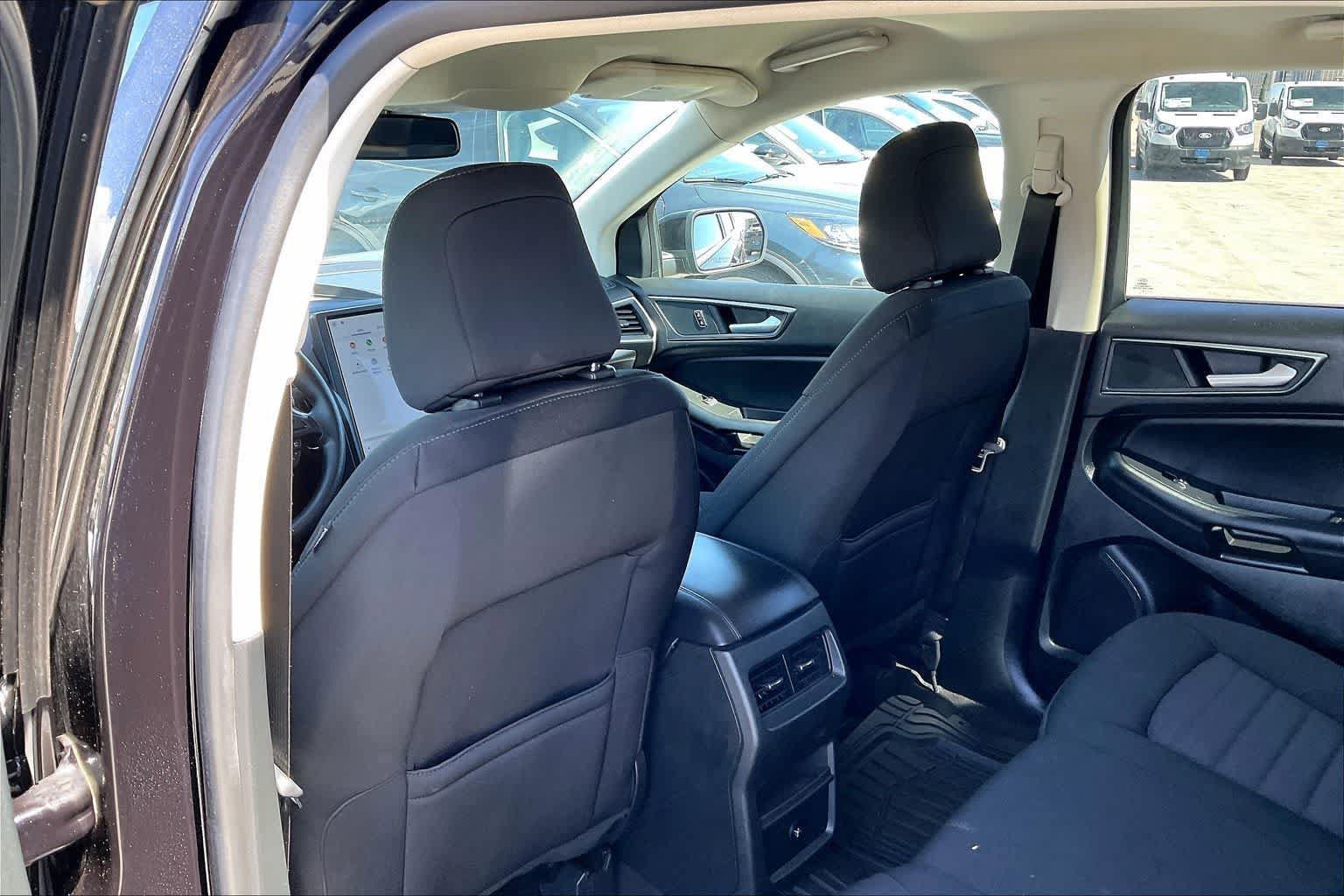 Certified 2024 Ford Edge SE w/ Black Appearance Package AWD/4WD image 12