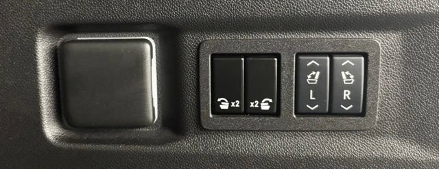 Used 2024 GMC Yukon AT4 w/ Technology Package AWD/4WD image 39