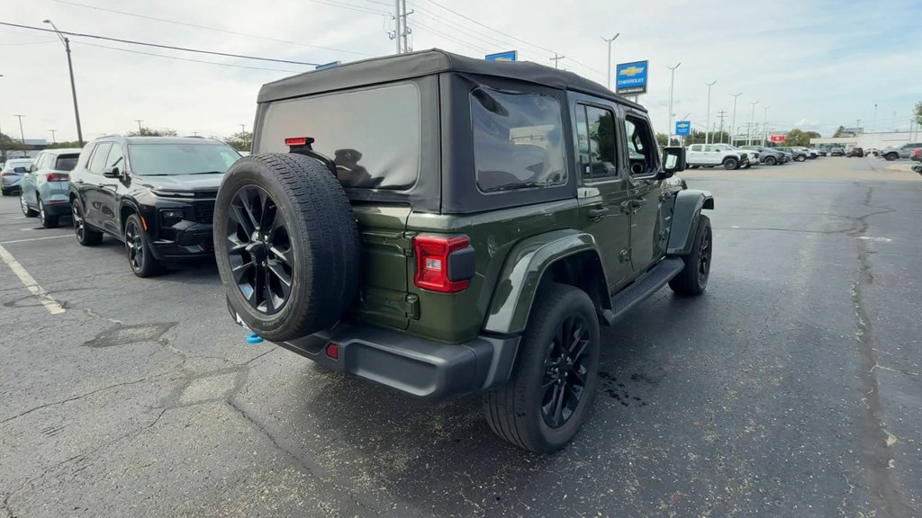 Used 2023 Jeep Wrangler Unlimited Sahara w/ Cold Weather Group AWD/4WD image 8