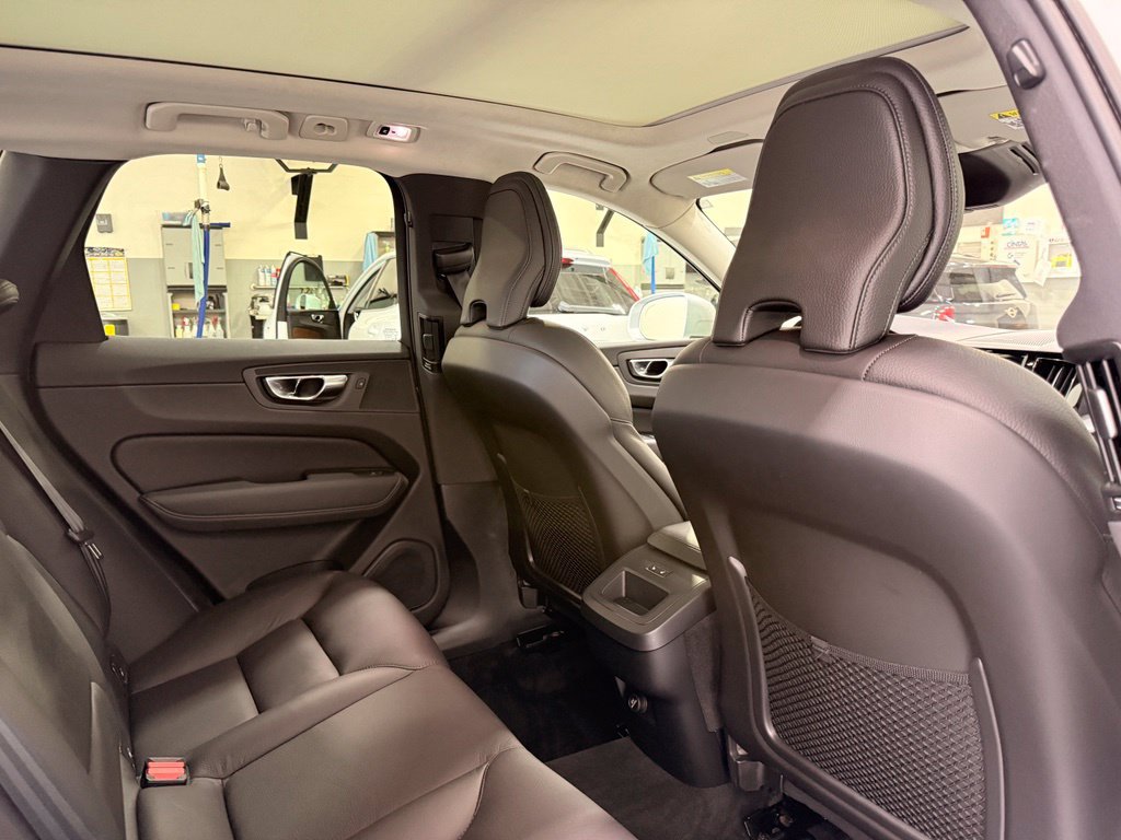 Used 2020 Volvo XC60 T6 Momentum w/ Advanced Package AWD/4WD image 25