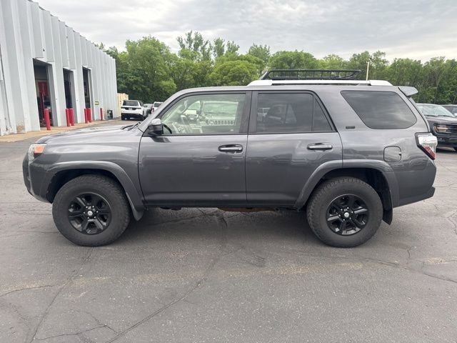 Used 2018 Toyota 4Runner SR5 AWD/4WD image 7