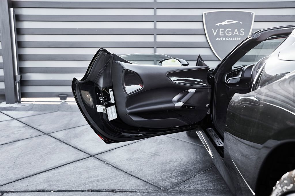 Used 2024 Ferrari SF90 Spider image 36