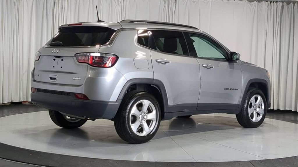 Used 2020 Jeep Compass Latitude w/ Cold Weather Group AWD/4WD image 10