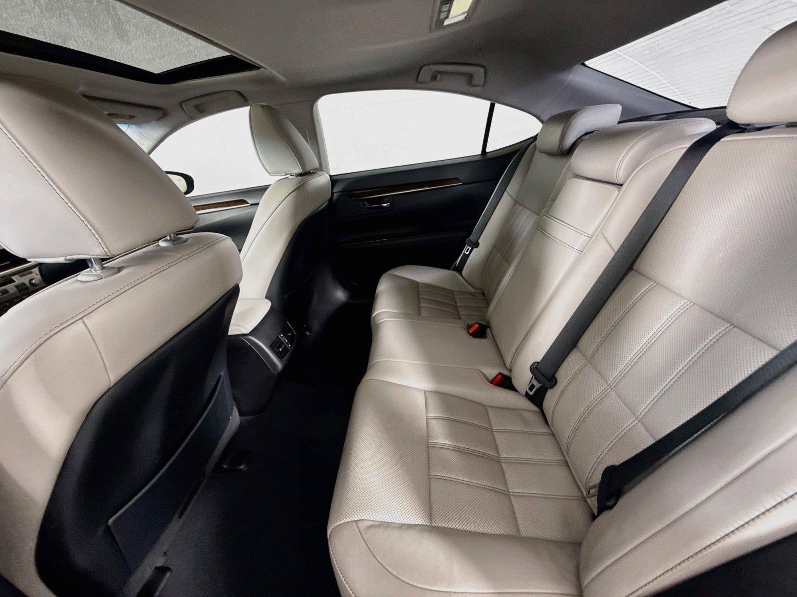Used 2017 Lexus ES 350 w/ Luxury Package FWD image 33