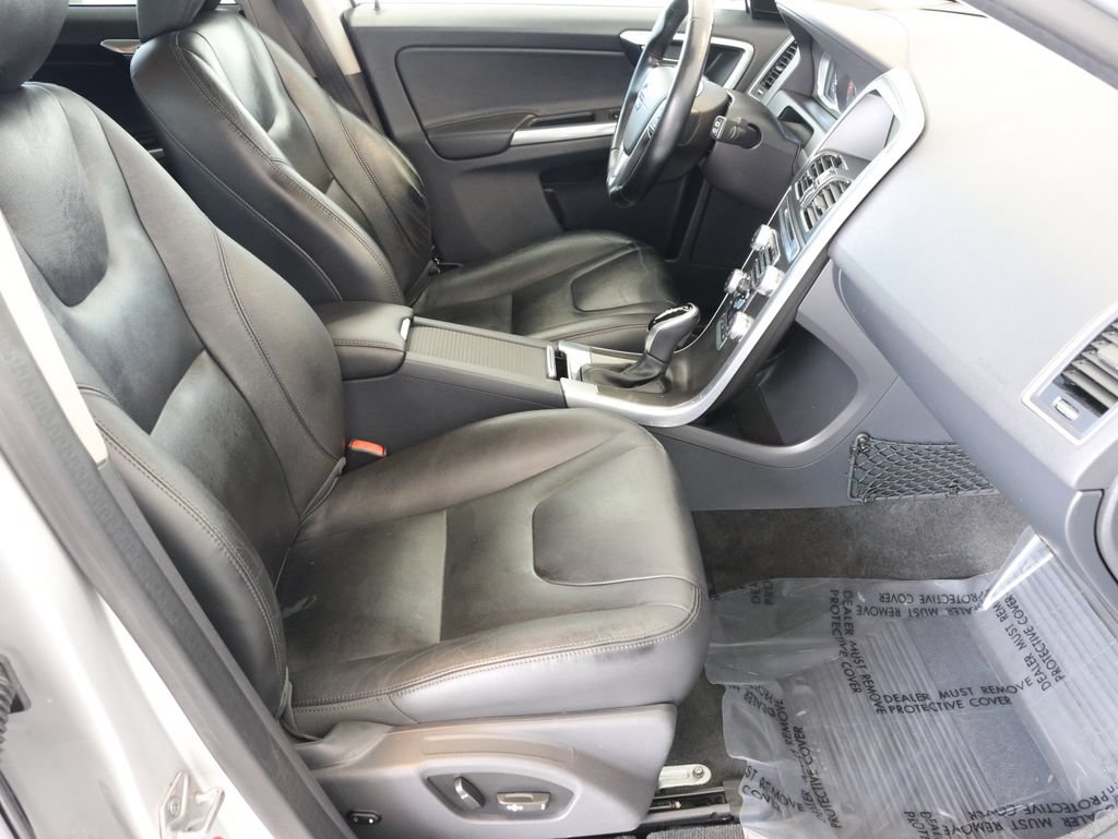 Used 2015 Volvo XC60 T5 w/ Protection Package AWD/4WD image 43