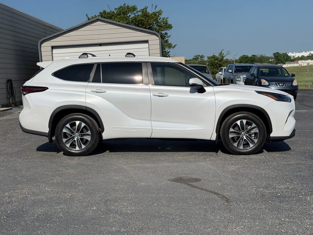 Used 2026 Toyota Highlander XLE image 4