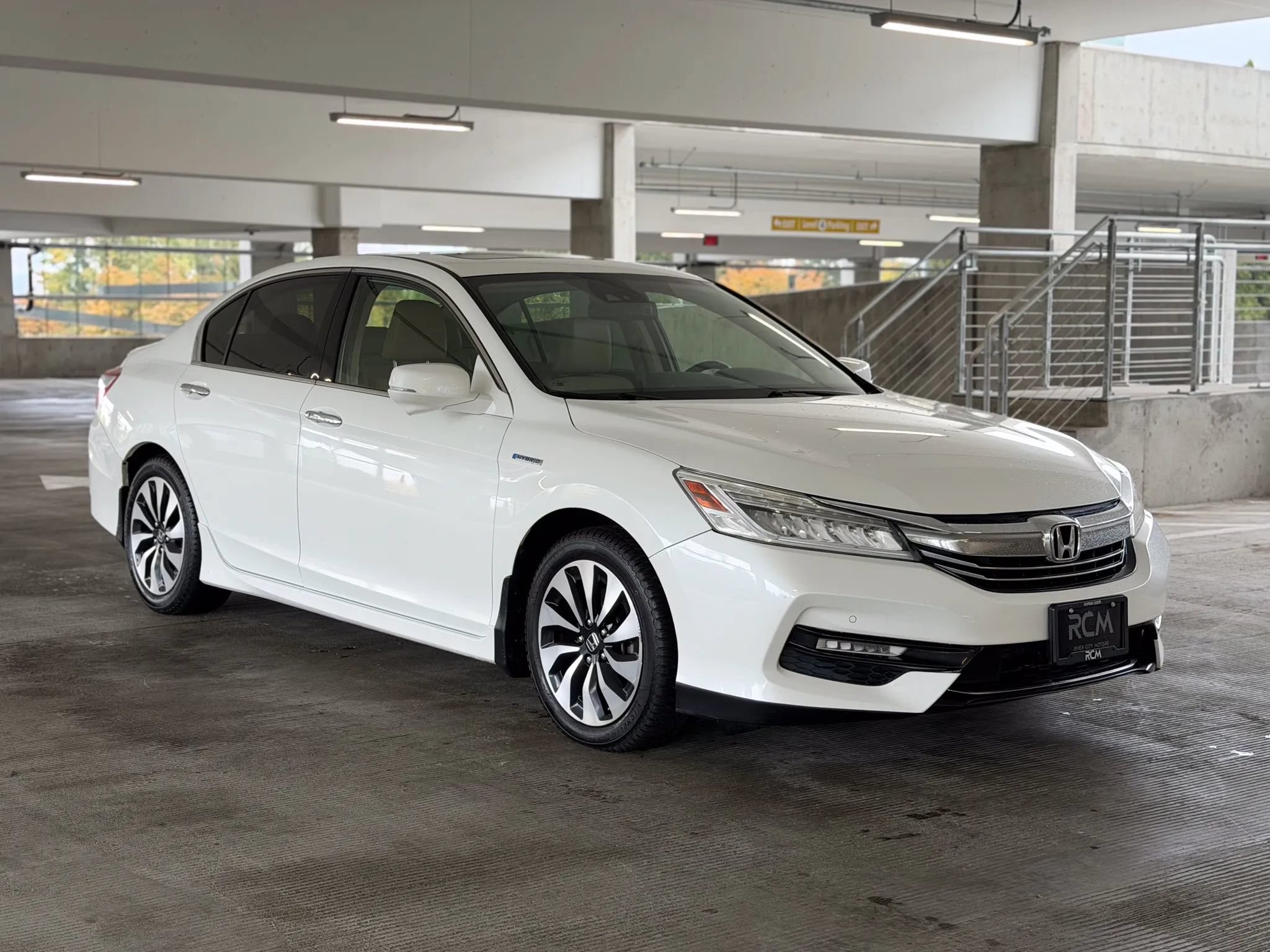 Used 2017 Honda Accord Touring image 3