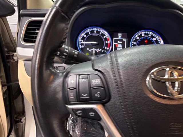 Used 2015 Toyota Highlander Limited AWD/4WD image 27