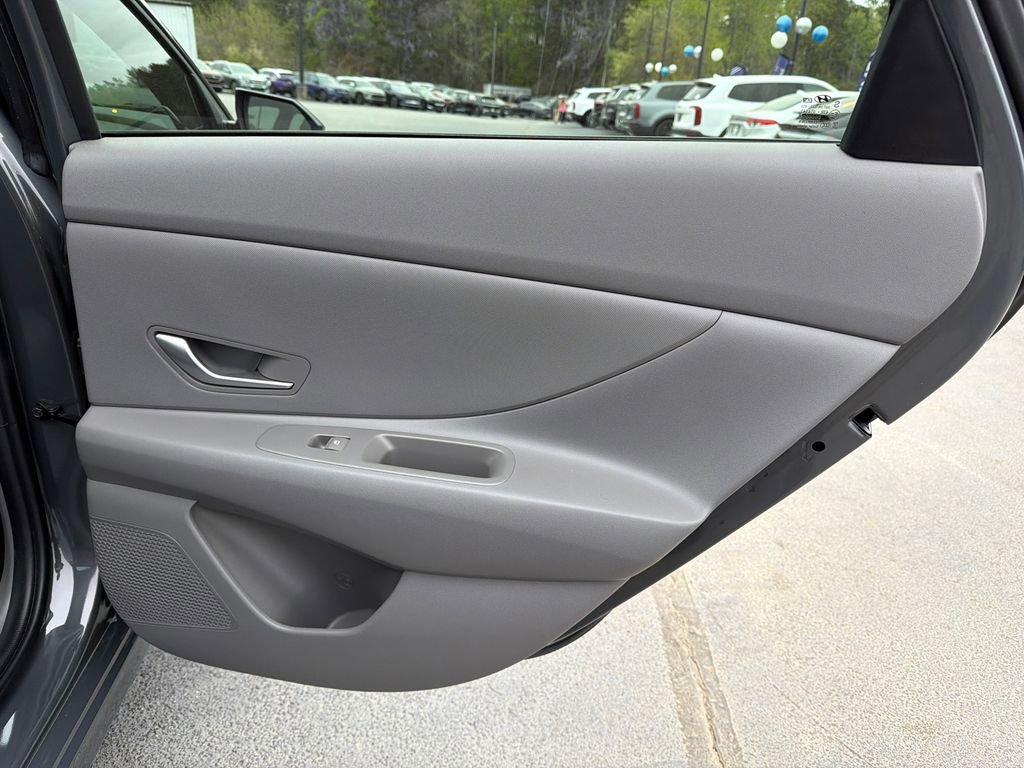 Used 2024 Hyundai Elantra SE image 16