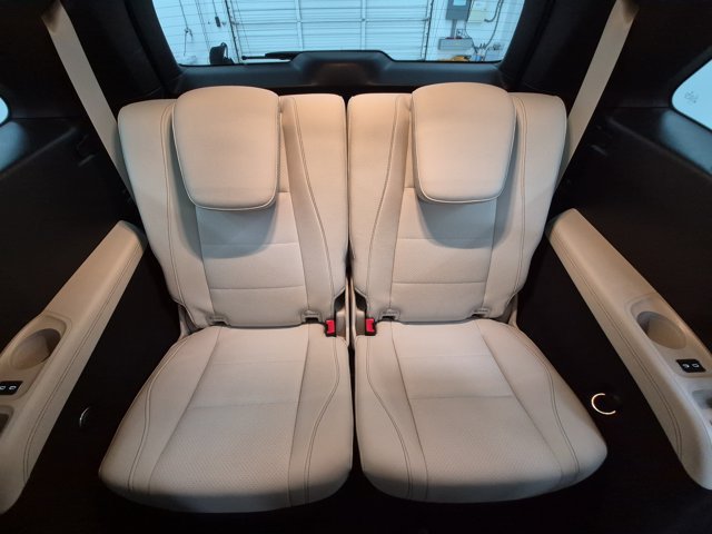 Used 2025 Mercedes-Benz GLS 450 4MATIC image 23