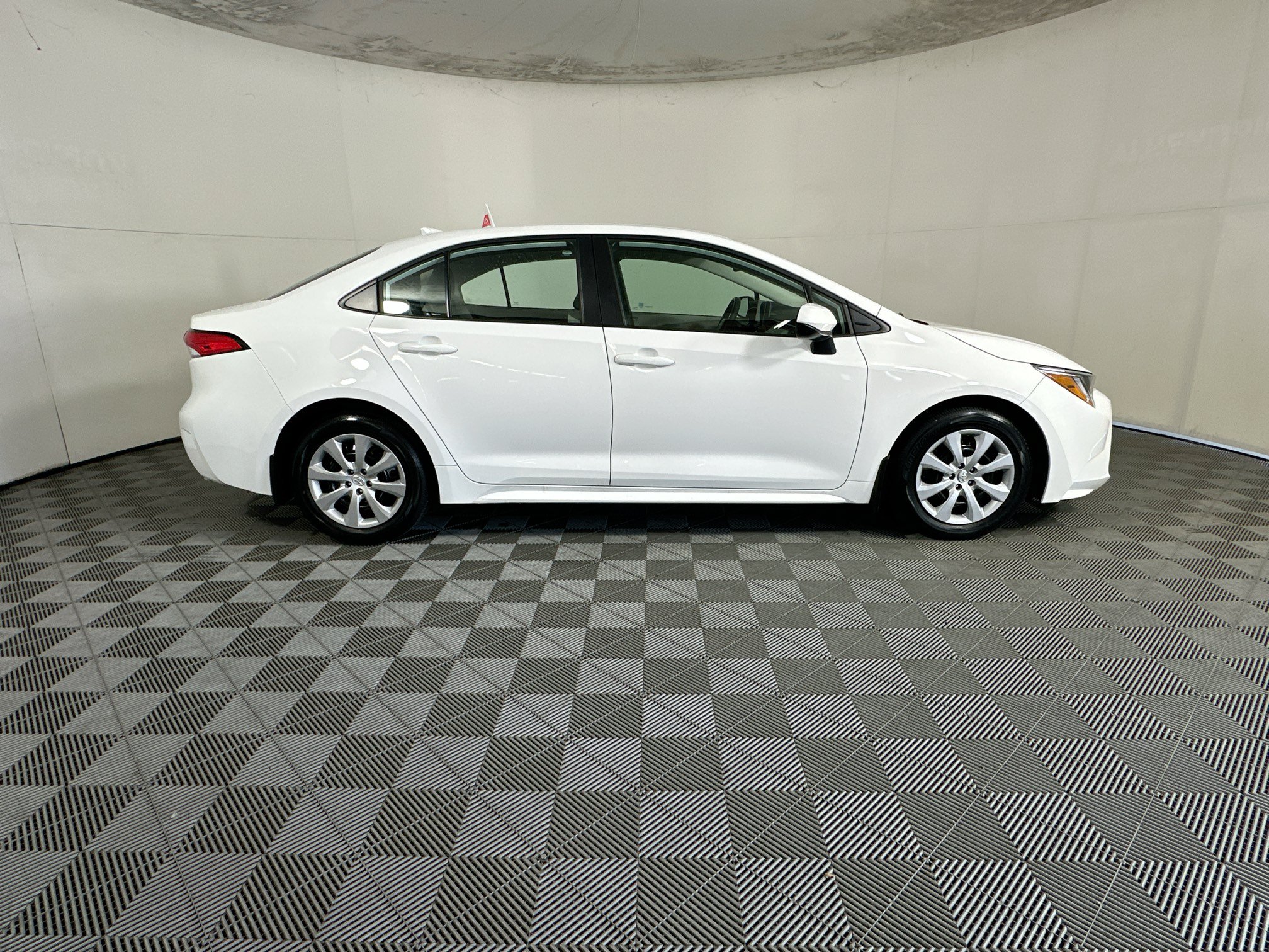Certified 2025 Toyota Corolla LE FWD image 2