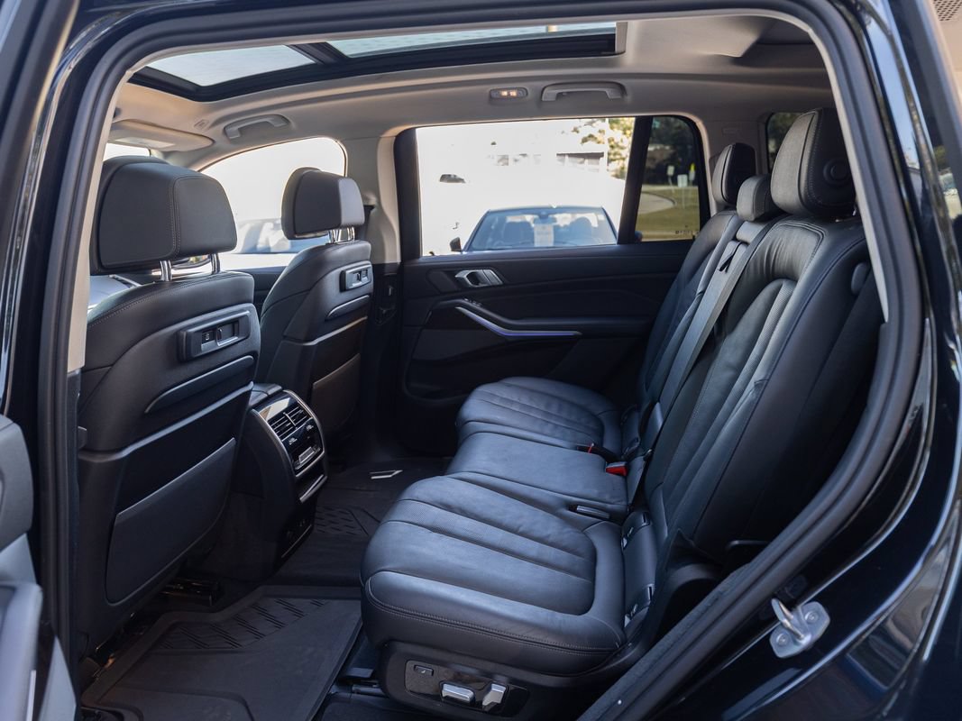 Used 2020 BMW X7 xDrive40i w/ Premium Package AWD/4WD image 30