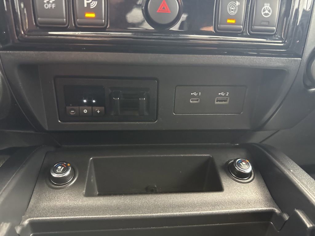 Used 2021 Nissan Titan PRO-4X w/ Pro-4x Convenience Package AWD/4WD image 21
