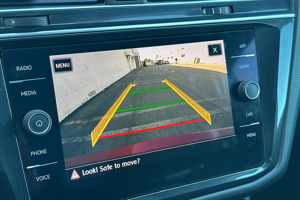 Used 2018 Volkswagen Tiguan SE w/ Panoramic Sunroof Package image 20