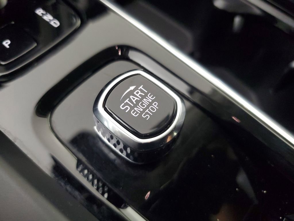 Certified 2024 Volvo XC60 B5 Plus w/ Protection Package Premier AWD/4WD image 33