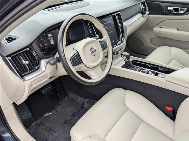 Used 2020 Volvo S60 T5 Momentum image 9