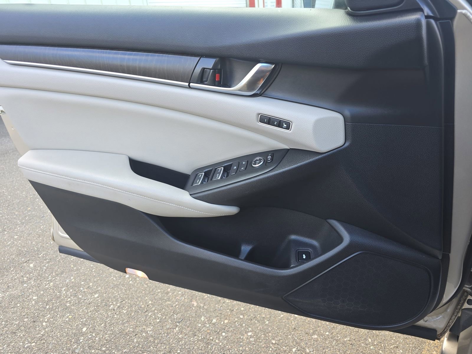 Used 2018 Honda Accord Touring image 30